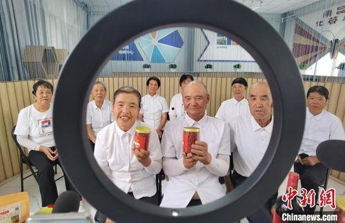 头条网红老人照片,揭秘平凡生活中的不凡魅力
